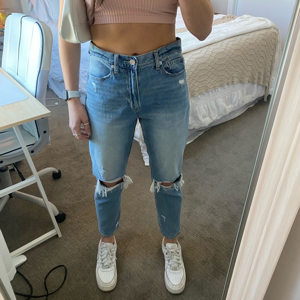High Wasted Mom Fit Distressed Jeans - American Eagle Size 4